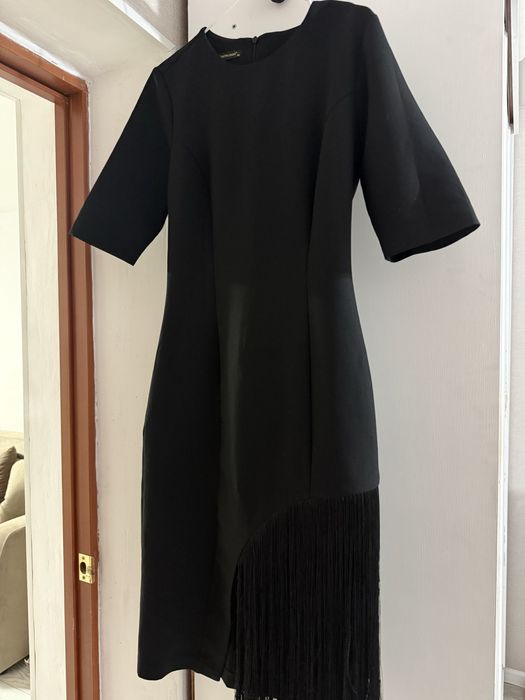 Платье вечернее, стильное, сидит по фигуре