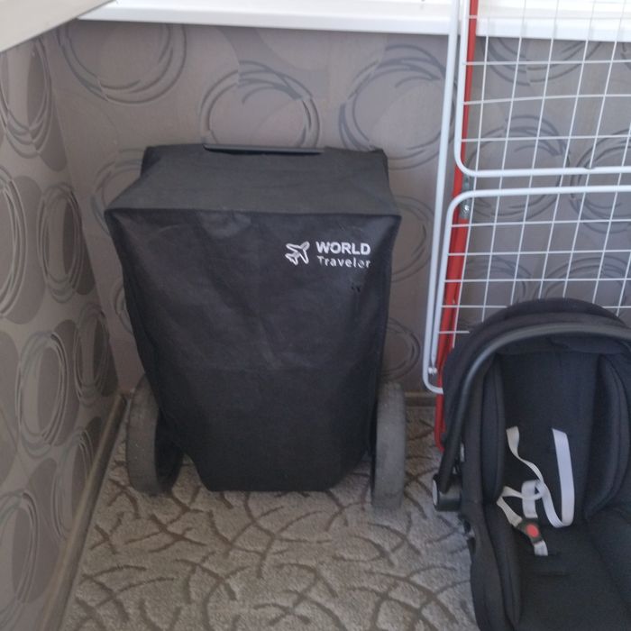 Продавам бебешка количка.