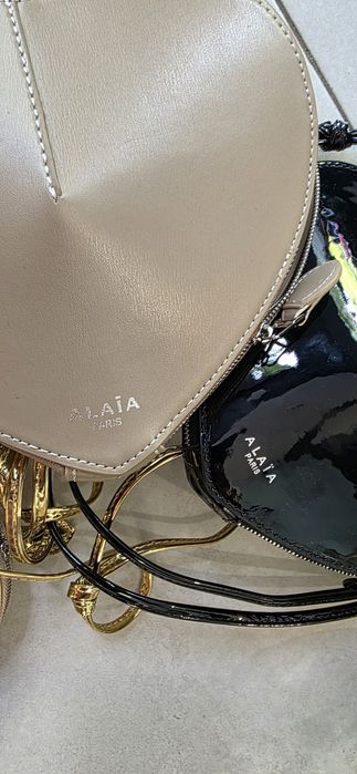 Чанта сърце Alaia златна и бежова