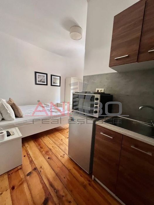 Дава се под наем Едностаен апартамент в Варна, Център - 30 кв.м за 373.83 € - Снимка #1