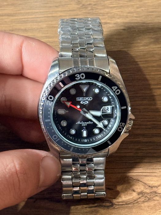 Seiko 5 Automatic GMT - Bruce Wayne