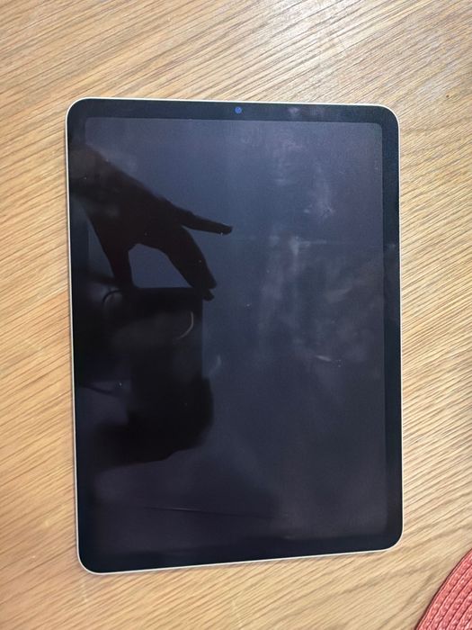 iPad Air 5 (Generația a 5-a) 64GB Wi-Fi – Stare Foarte Bună
