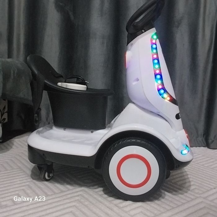 Детский электромобиль