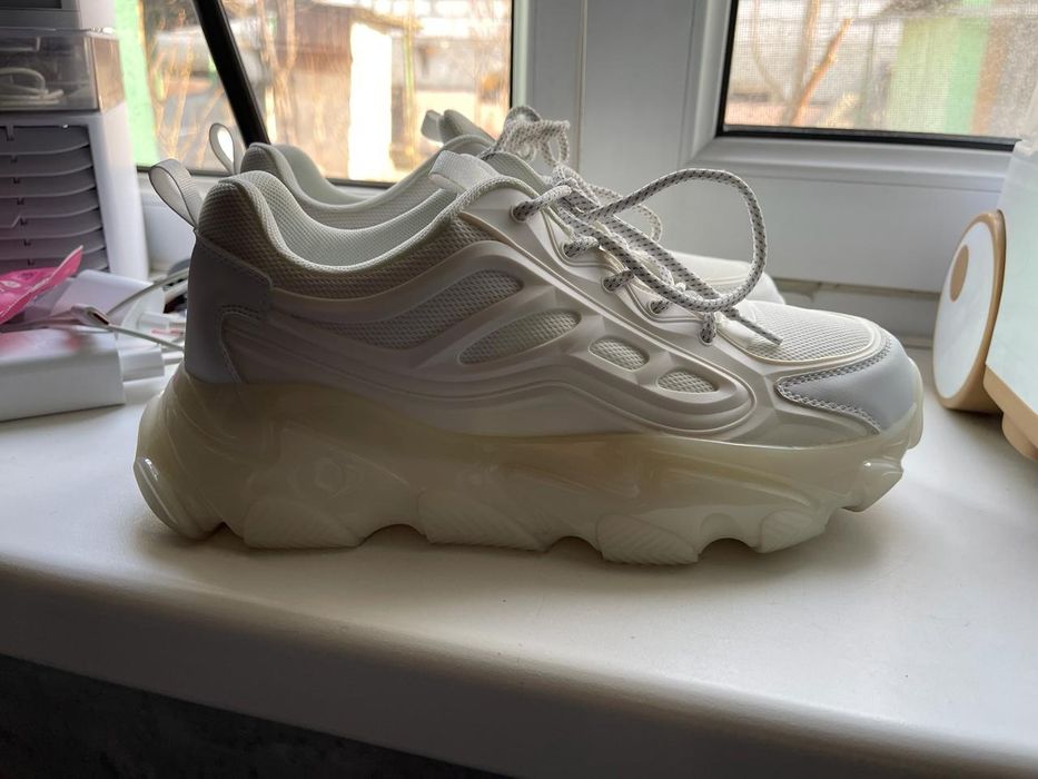 Кроссовки необычные 39