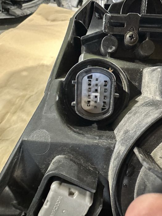 Kia Xceed Ляв фар