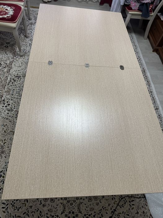 Продам стол для гостиной