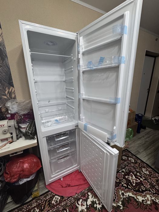 Новый рабочий холодильник
