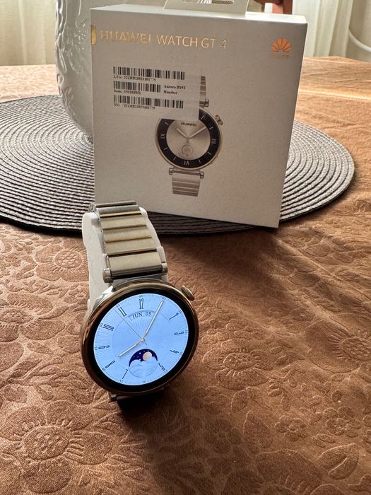 Часовник Huawei gt4