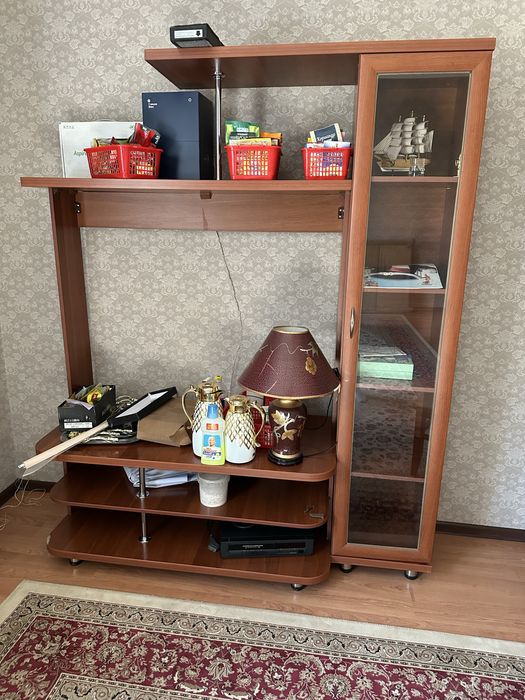 Шкаф стеклянный.