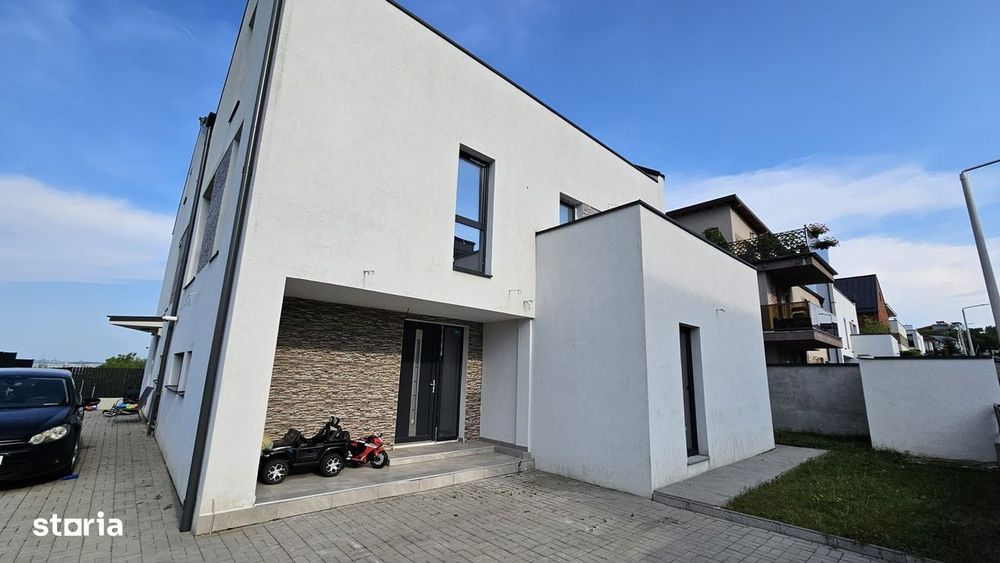 Apartament 5 camere,  pe trei nivele, 245 mp teren, Europa