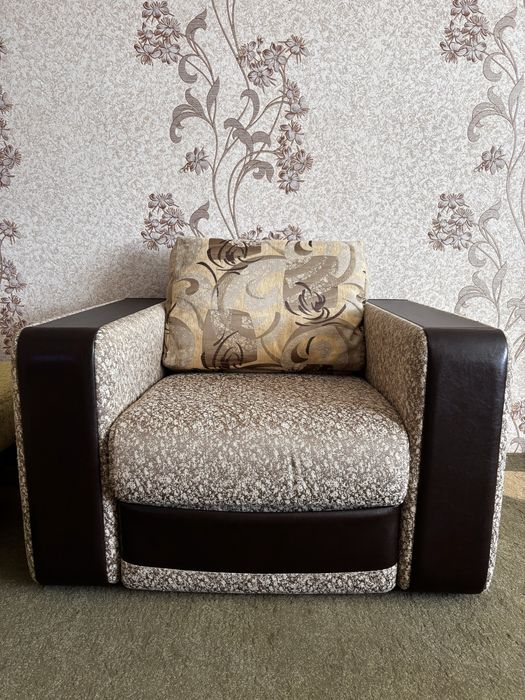 Большое удобное кресло