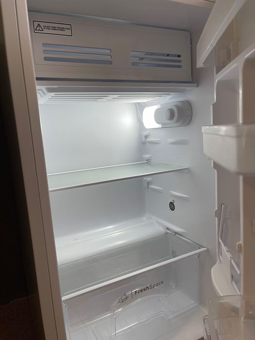 Хладилник продавам