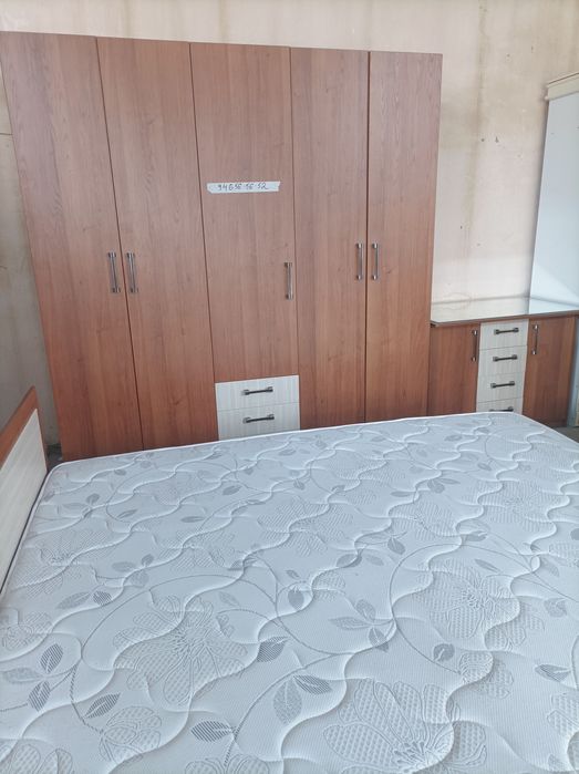 Продается отличный спальный гарнитур МДФ