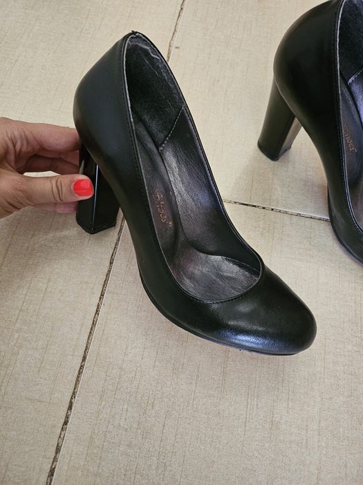 Кецове Guess черни обувки на ток