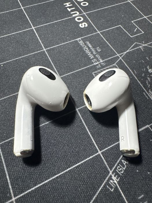 Airpods 4 белые б/у