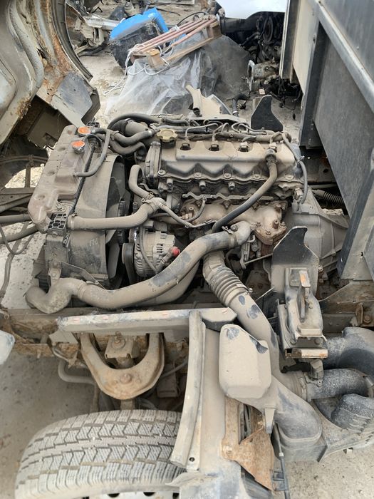 Piese nissan cabstar motor 2.5 E4 td25 baculabil pe trei parti