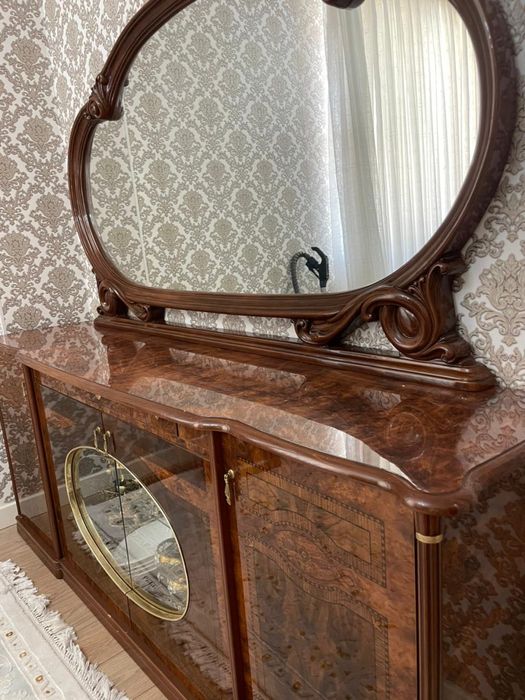 Продаётся горка, комод с зеркалом и стол