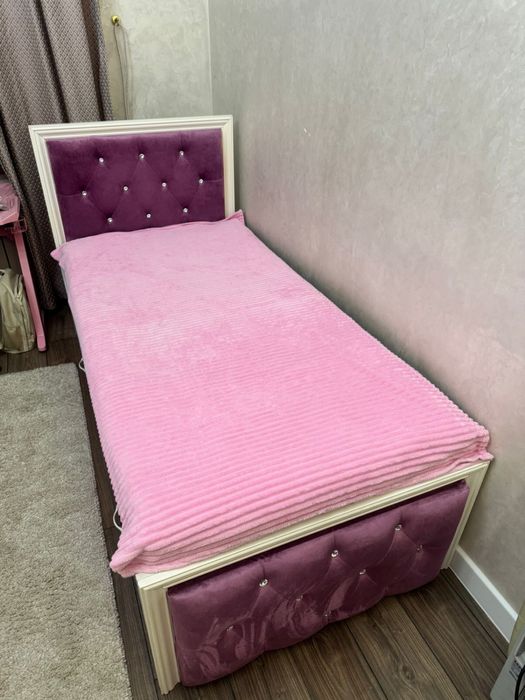 Детская кровать и мебель