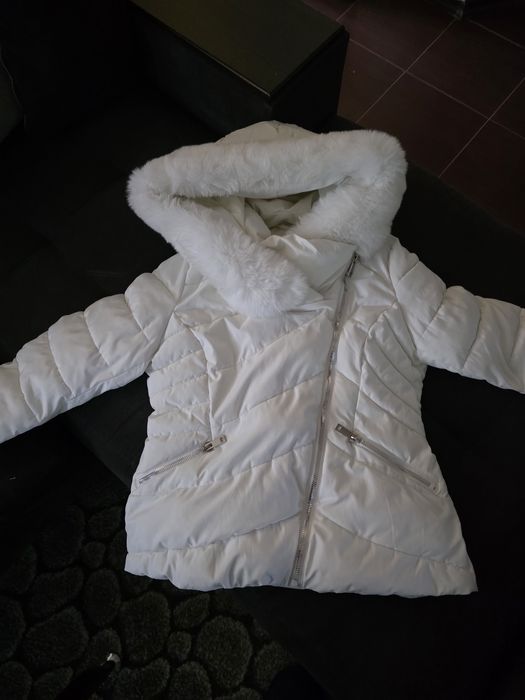 Зимно яке с голяма качулка