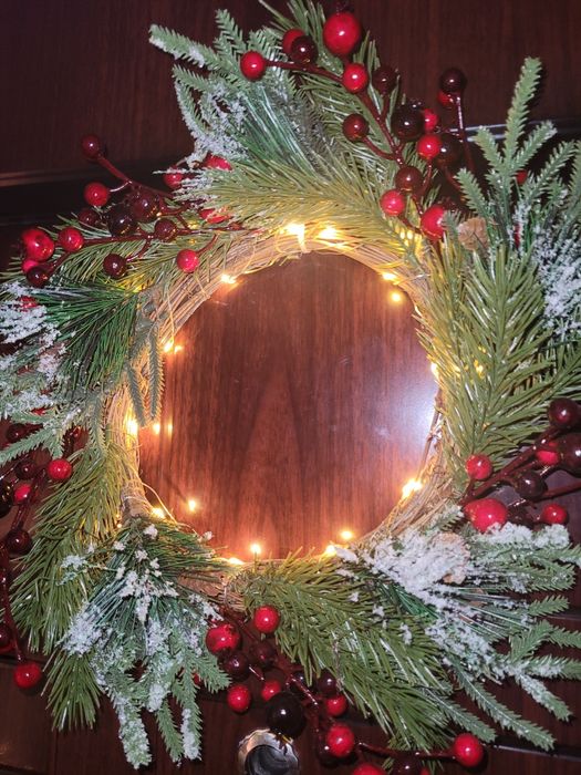 Светещ коледен венец