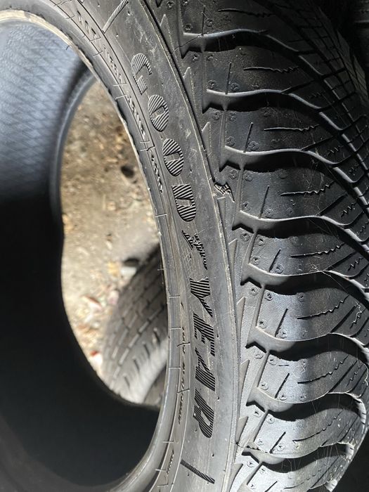 Шины 215/50/17 пара бу гудиер