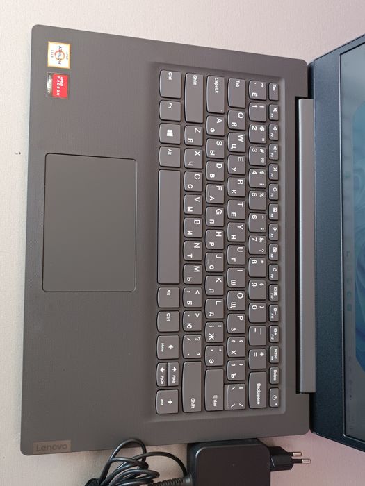 Ноутбук Lenovo v14-ADA