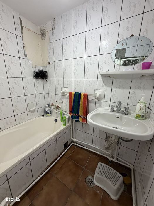 Casa Stalpeni, la asfalt, cu gaze, garaj, anexa, 3 camere, mobilata