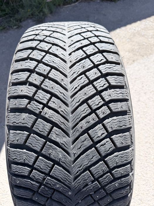 Продам шипованные зимние шины MICHELIN