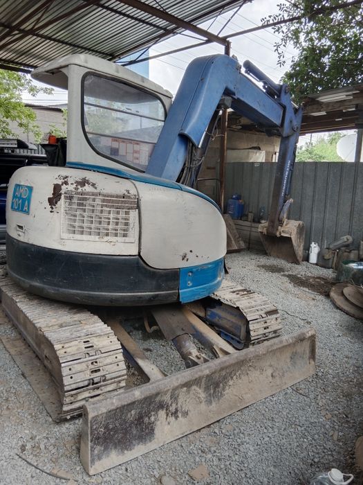 Миниэкскаватор японский