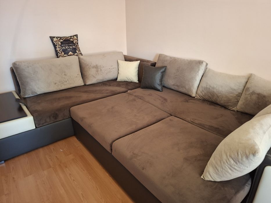 Нов голям диван с лежанка