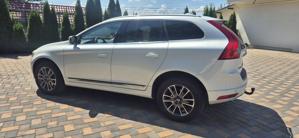 VOLVO XC60 2015 — imagine 3