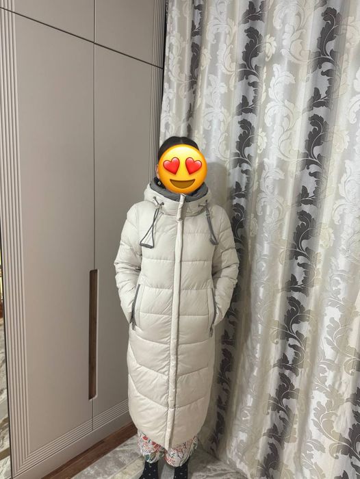 продам зимнюю куртку с капюшоном размер 42-44