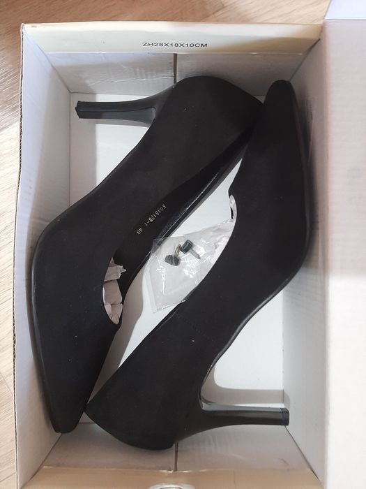 Продам замшевые туфли