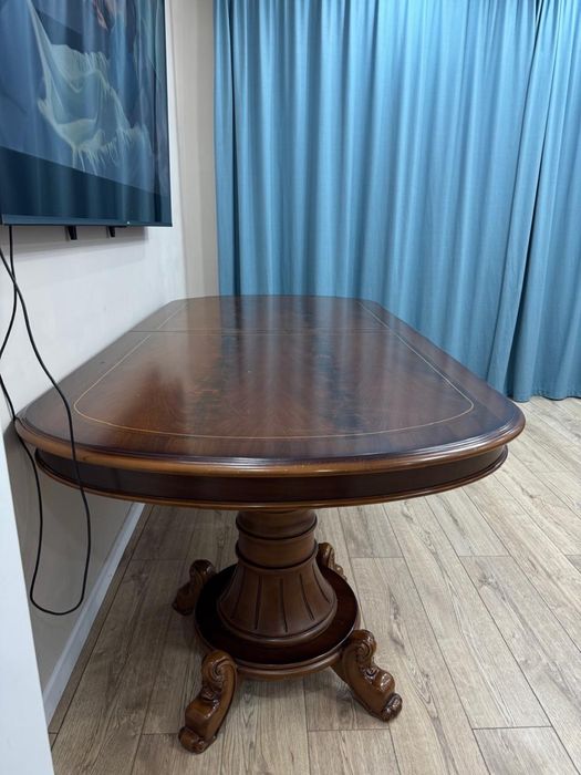 Продается стол