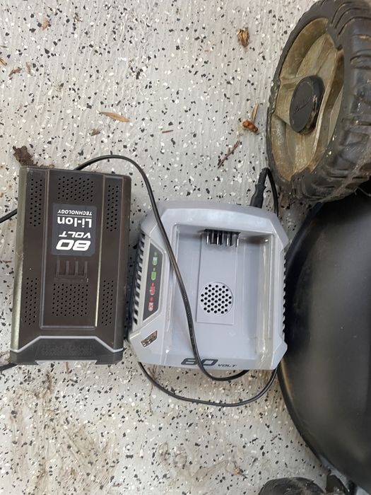 masina de tuns gazon pe acumulator