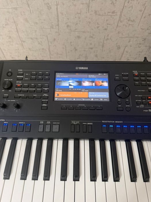 Продам синтезатор Ямаха PSR-SX 700