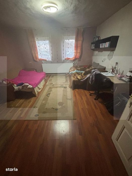 Casa spatioasa, 177 mp construiti, teren 3400 mp, 5 camere, cazan pe l