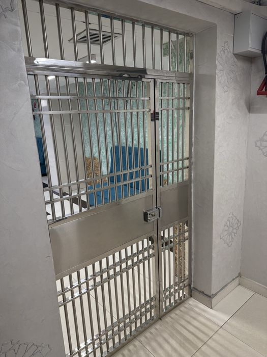 Дверь из оценкованный металла