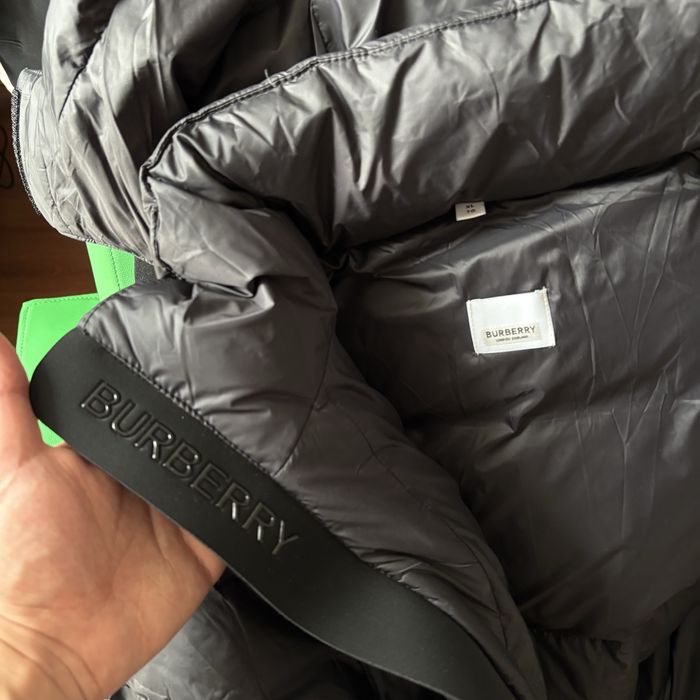 Geaca Burberry noua cu eticheta marime XL