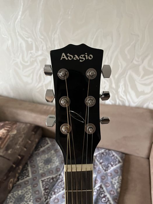 Гитара в хорошем состоянии ADAGIO