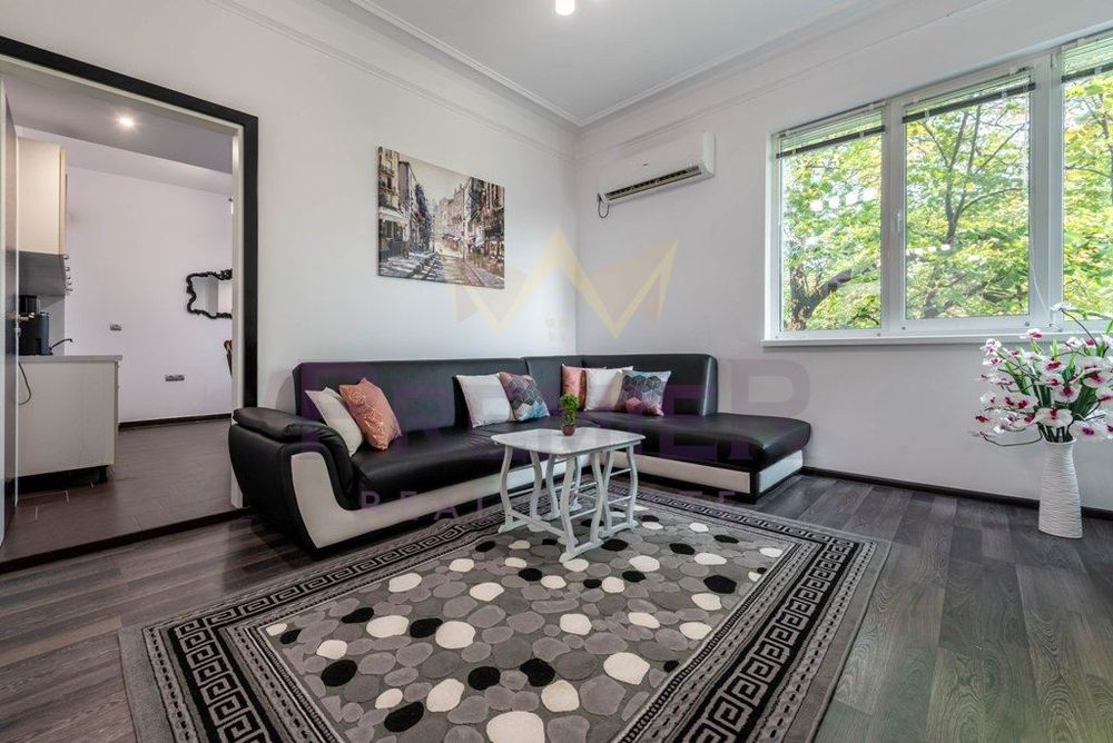 Дава се под наем Тристаен апартамент в Варна, Център - 110 кв.м за 1000 € - Снимка #8