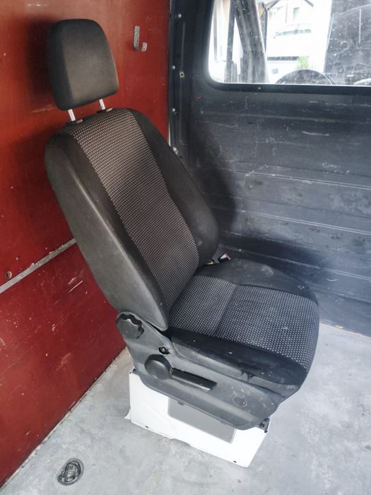 Продавам единична седалка за Mercedes Sprinter w906