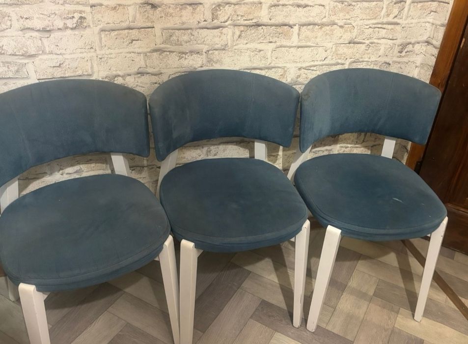 Продам 4 стула кресла, 2 мягких стула