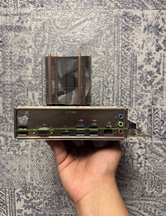 Esonic H110DA M.2 Porti bor I5-7500 DDR4 8gb coller