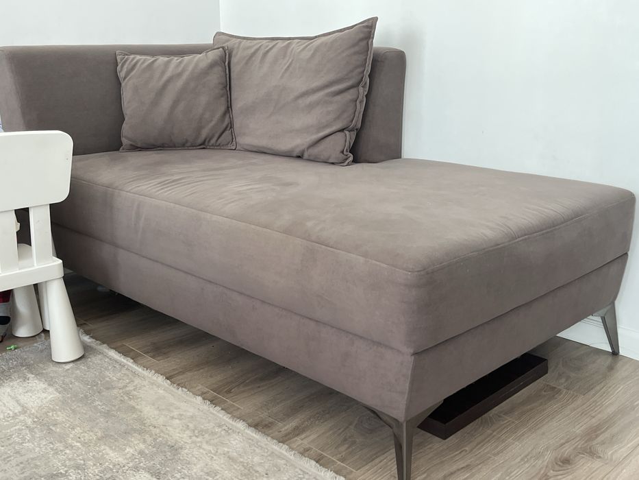 Угловой серый диван