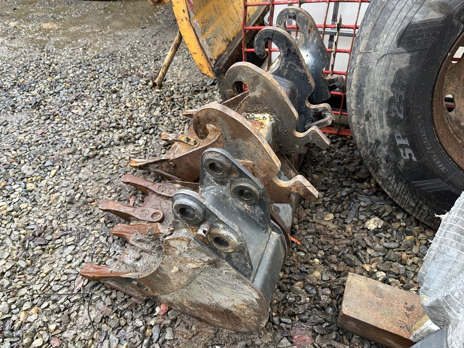 Vand cupe miniexcavator si cuplaj cw05