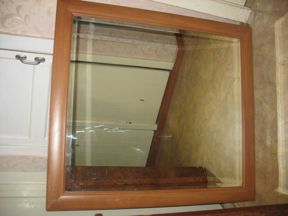 Зеркало большое 100х90 см в раме, с креплениями