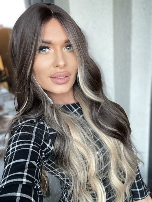 Peruca satena cu suvite blonde lunga ondulata