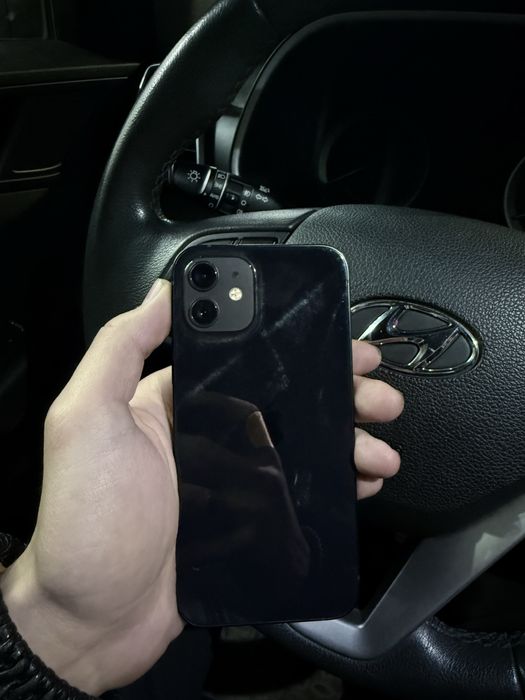 Iphone 12 без ремонта, без царапины, емкость 81%