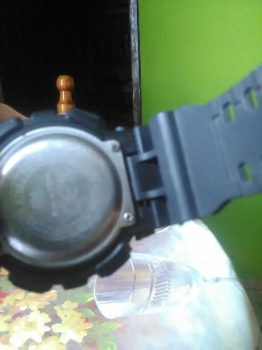 Водоустойчив и удароустойчив часовник